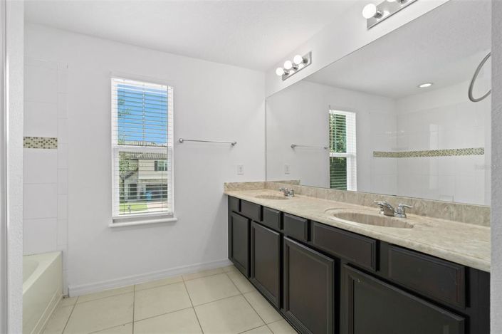Image No.34-5 Bed House for sale