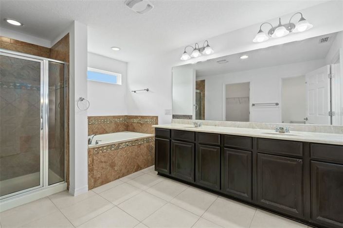 Image No.47-5 Bed House for sale
