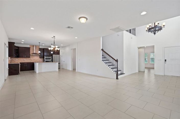 Image No.8-5 Bed House for sale