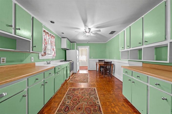 Image No.5-2 Bed House for sale
