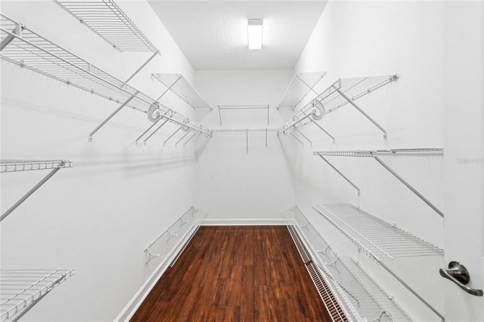 Image No.19-5 Bed House for sale