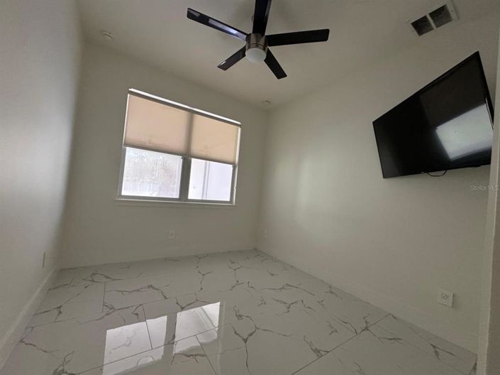 Image No.11-5 Bed House for sale