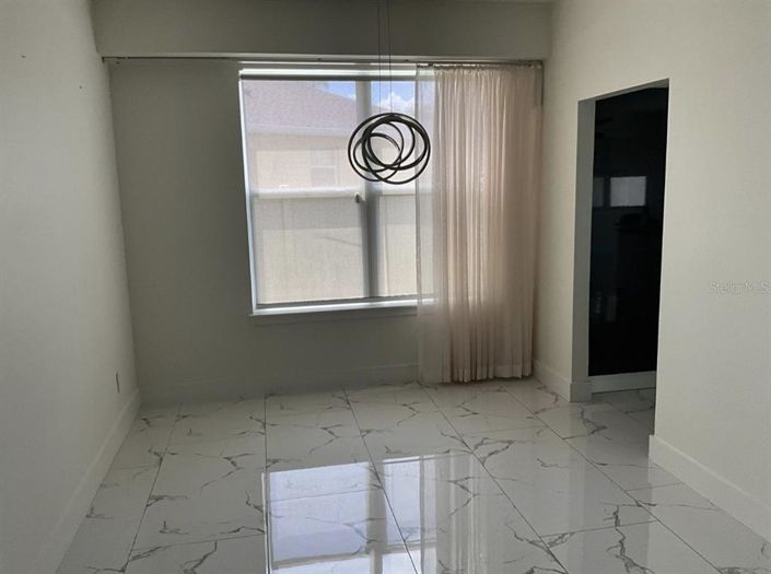 Image No.4-5 Bed House for sale