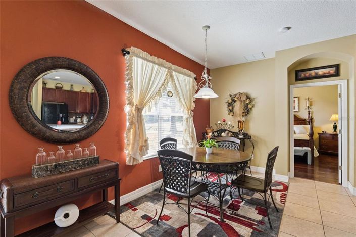 Image No.17-5 Bed House for sale