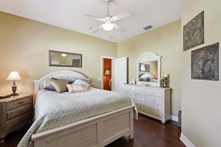 Image No.24-5 Bed House for sale