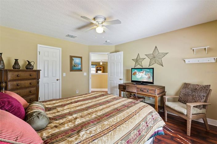Image No.35-5 Bed House for sale