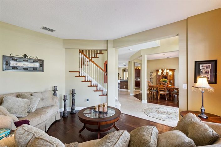 Image No.6-5 Bed House for sale