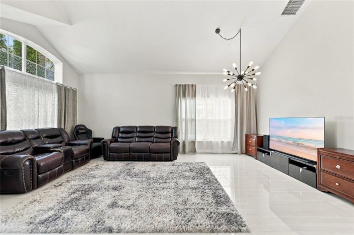 Image No.14-4 Bed House for sale