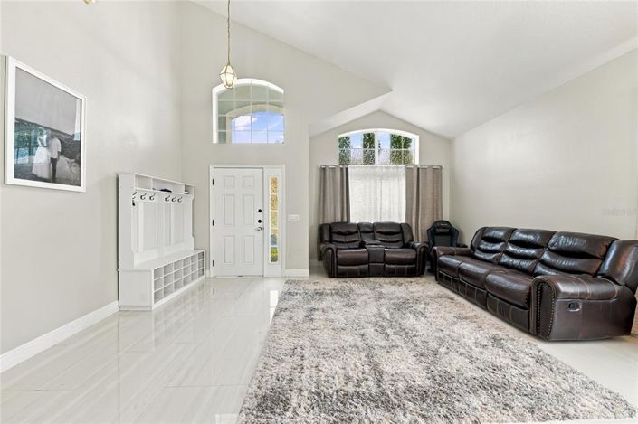 Image No.15-4 Bed House for sale