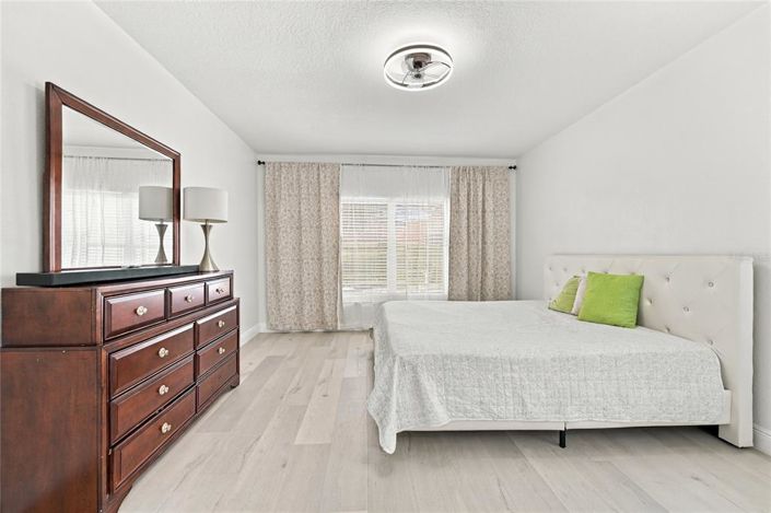 Image No.18-4 Bed House for sale
