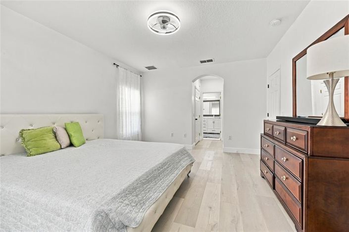 Image No.19-4 Bed House for sale