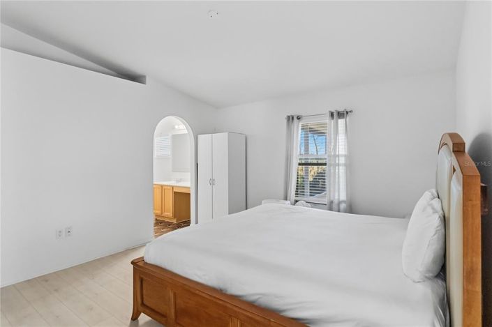 Image No.15-3 Bed House for sale