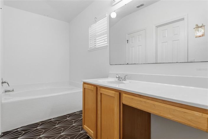 Image No.17-3 Bed House for sale