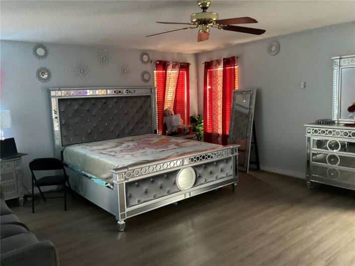 Image No.20-5 Bed House for sale