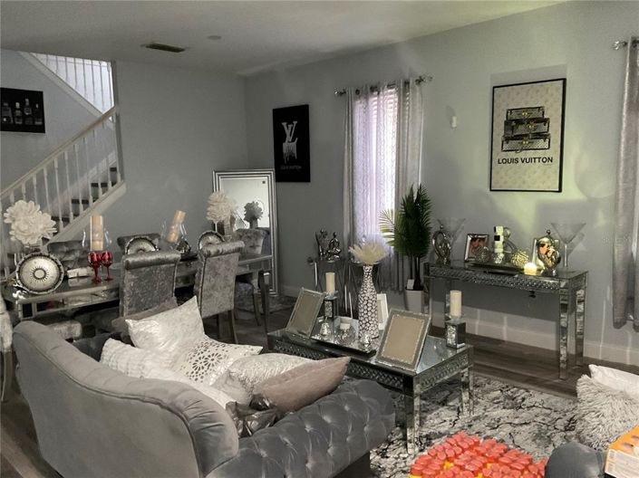 Image No.9-5 Bed House for sale