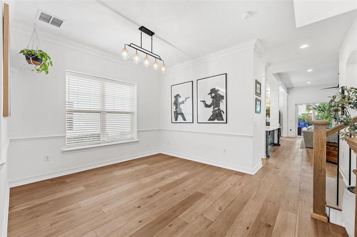 Image No.8-5 Bed House for sale