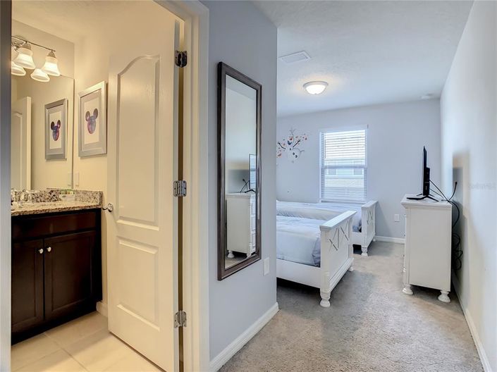 Image No.40-5 Bed Townhouse for sale