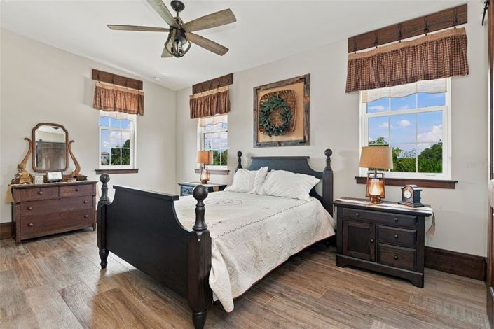 Image No.28-6 Bed House for sale