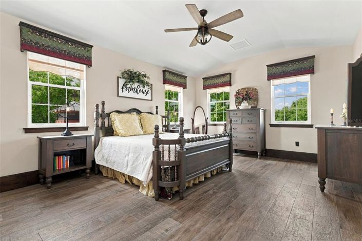 Image No.30-6 Bed House for sale