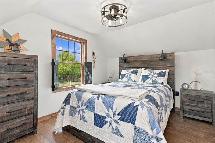 Image No.42-6 Bed House for sale