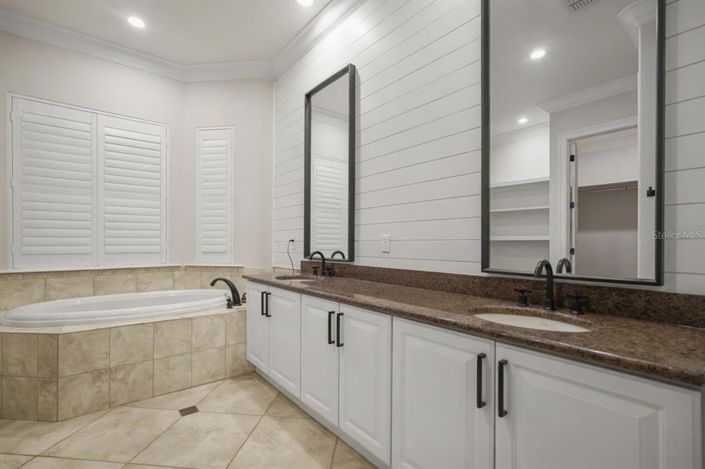 Image No.23-5 Bed House for sale