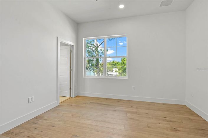 Image No.48-4 Bed House for sale