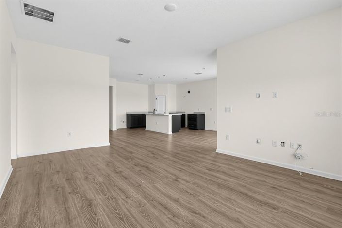 Image No.13-4 Bed House for sale