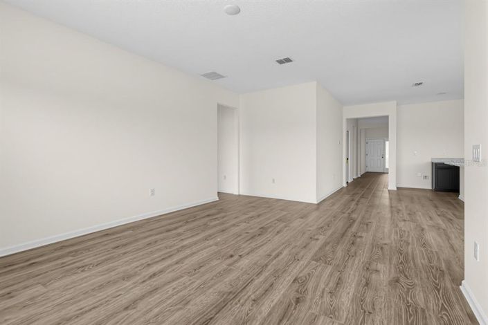 Image No.17-4 Bed House for sale