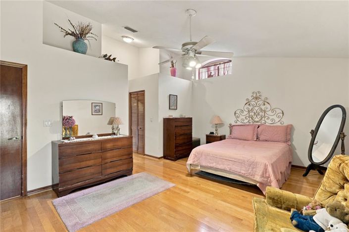 Image No.10-3 Bed House for sale
