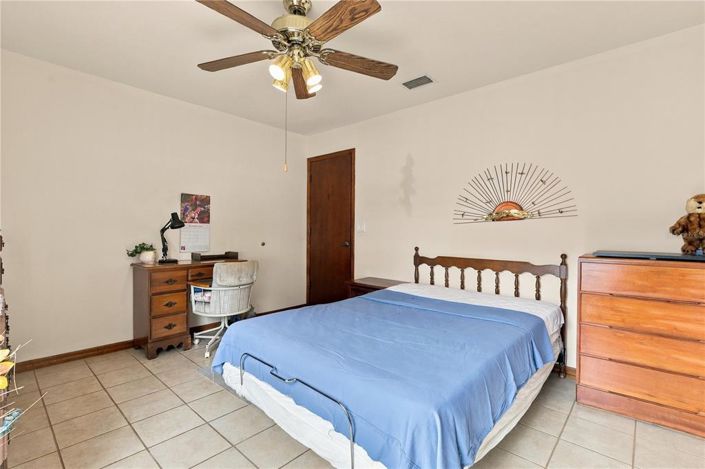 Image No.15-3 Bed House for sale