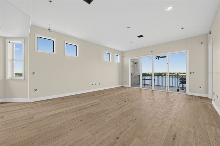 Image No.8-3 Bed Apartment for sale