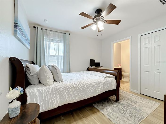 Image No.21-2 Bed Townhouse for sale