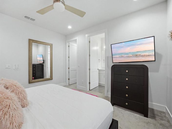 Image No.31-6 Bed House for sale