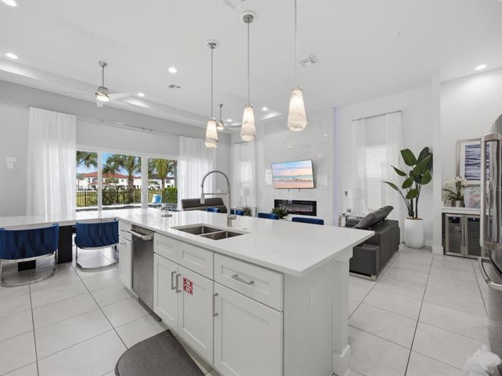 Image No.4-6 Bed House for sale