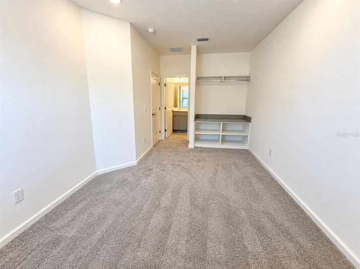 Image No.20-5 Bed Townhouse for sale