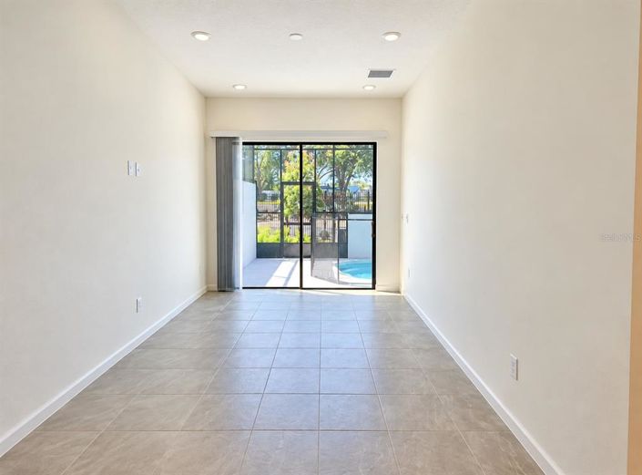 Image No.7-5 Bed Townhouse for sale