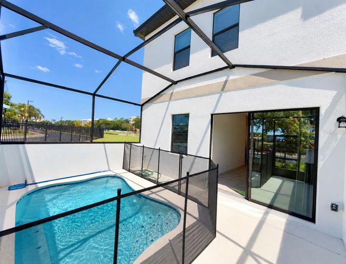 Image No.8-5 Bed Townhouse for sale