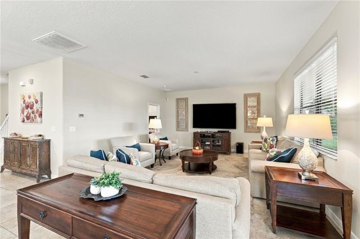 Image No.8-5 Bed House for sale