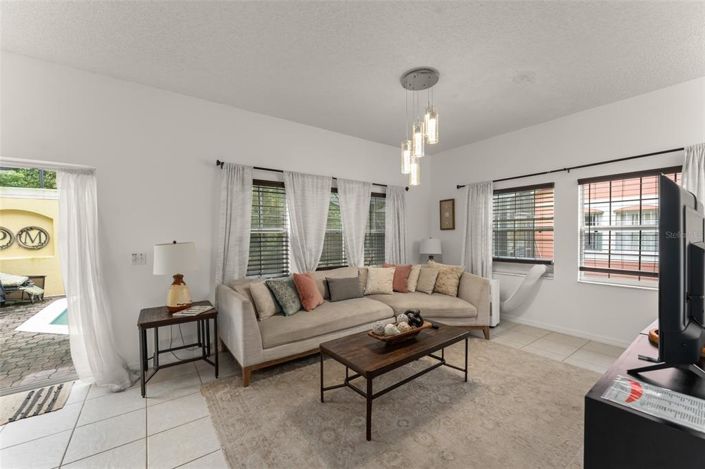 Image No.7-4 Bed Townhouse for sale