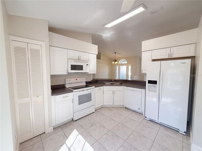 Image No.11-3 Bed House for sale