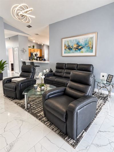 Image No.2-5 Bed House for sale