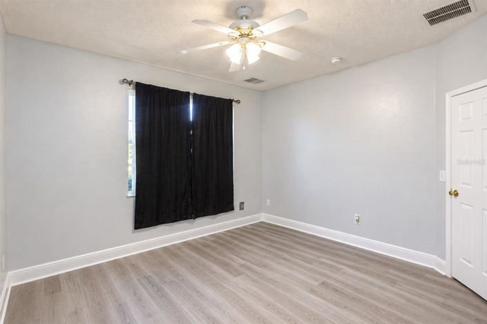 Image No.27-4 Bed House for sale