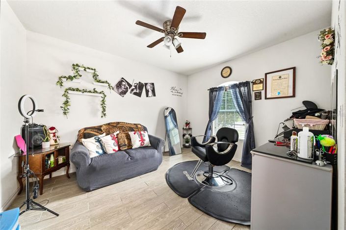 Image No.10-3 Bed House for sale