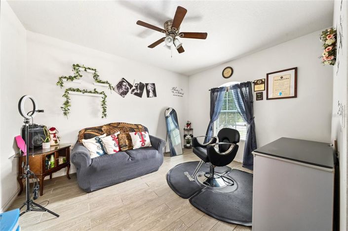 Image No.9-3 Bed House for sale
