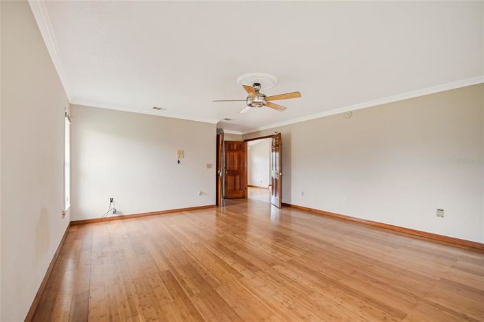 Image No.23-4 Bed House for sale