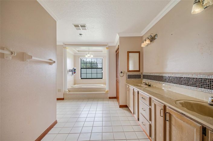 Image No.25-4 Bed House for sale