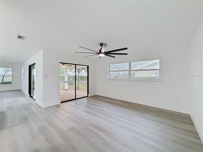 Image No.18-3 Bed House for sale