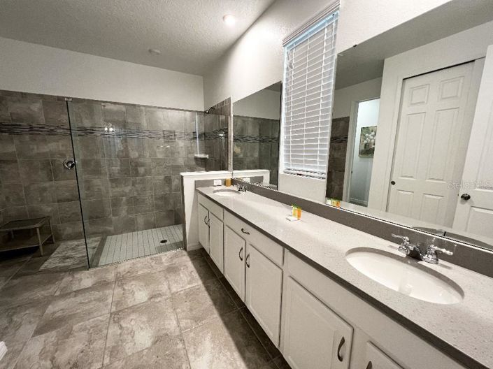 Image No.6-7 Bed House for sale