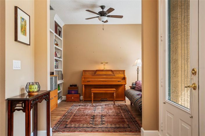 Image No.10-5 Bed House for sale