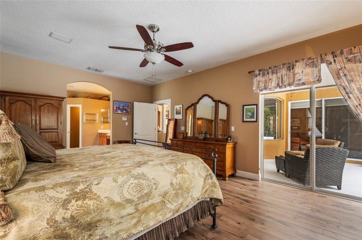 Image No.33-5 Bed House for sale